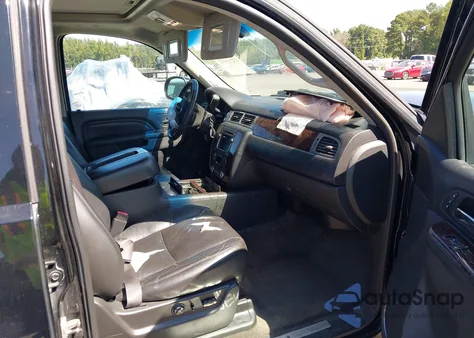 2011 GMC Yukon Xl 1500 Denali z USA, uszkodzony, nr VIN 1GKS2MEF7BR308325